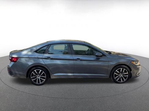 Used 2025 Volkswagen Jetta SE image 16