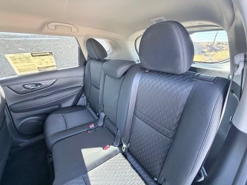 Used 2017 Nissan Rogue SV AWD/4WD image 26