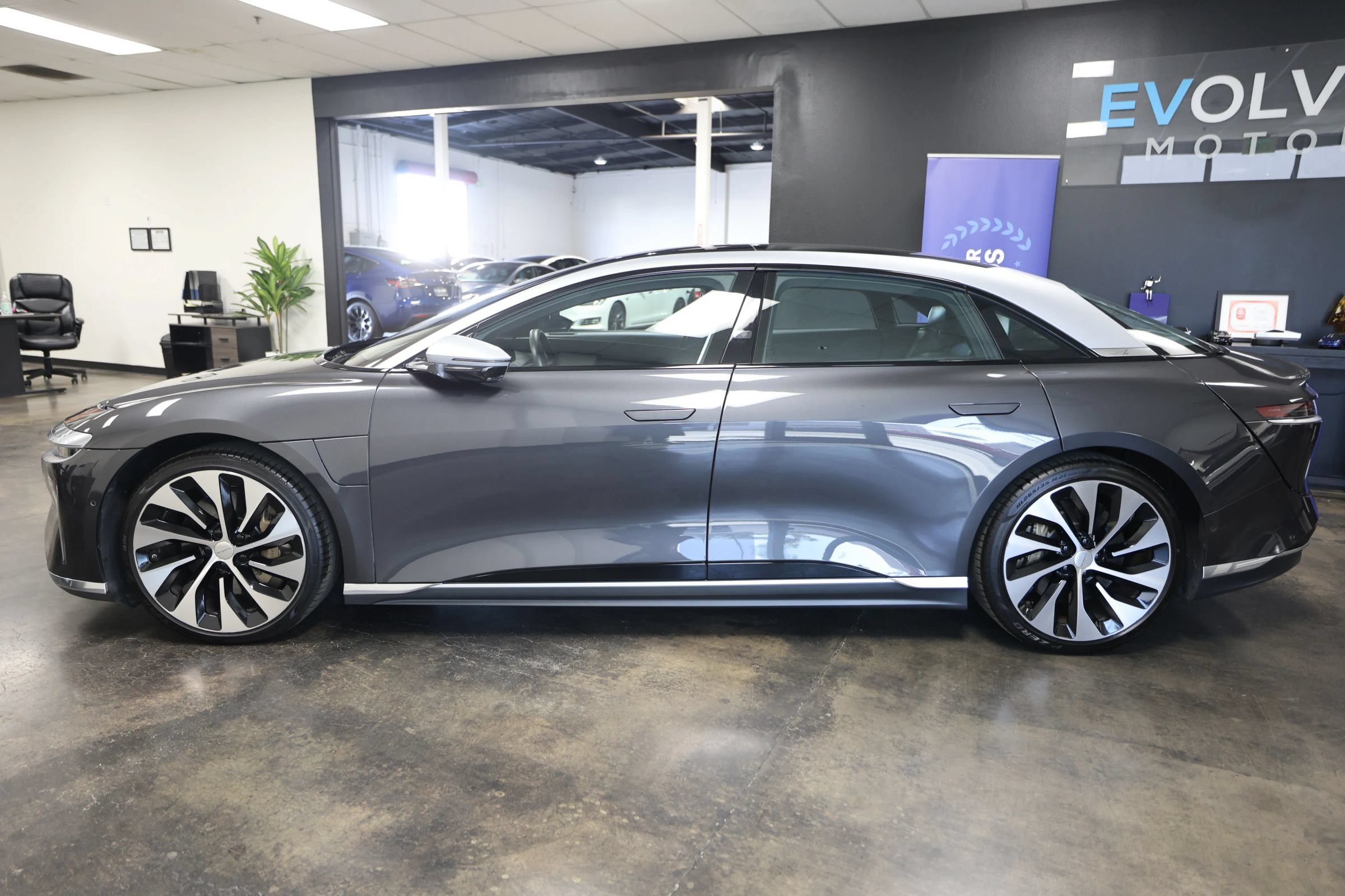 Used 2022 Lucid Air Grand Touring AWD/4WD image 9