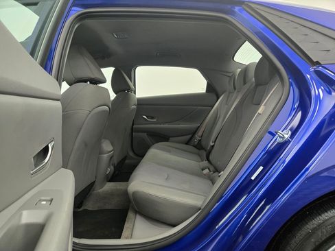 Used 2025 Hyundai Elantra SE image 37