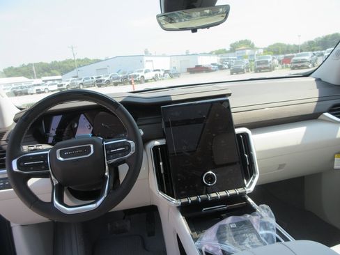 New 2026 GMC Acadia Denali w/ Super Cruise Package image 18