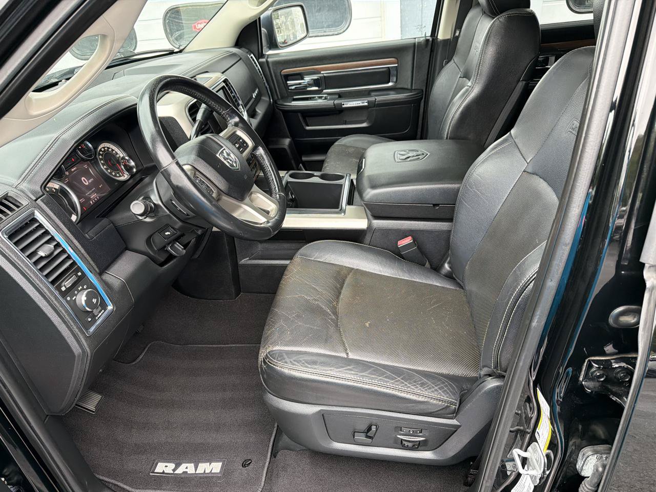 Used 2014 RAM 2500 Laramie w/ Black Appearance Group AWD/4WD image 9