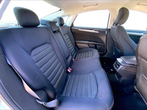 Used 2015 Ford Fusion SE image 20