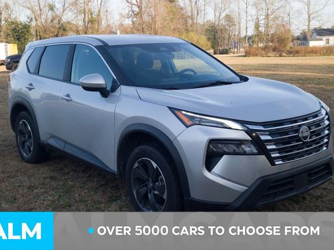 Used 2024 Nissan Rogue SV image 3