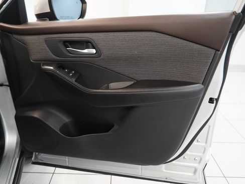 Used 2022 Nissan Rogue SV AWD/4WD image 32