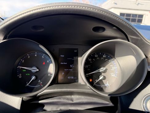 Used 2019 Toyota C-HR XLE image 19