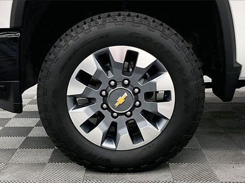 Used 2023 Chevrolet Silverado 2500 Custom image 9
