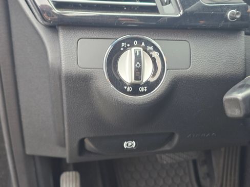 Used 2010 Mercedes-Benz E 350 4MATIC Sedan image 24