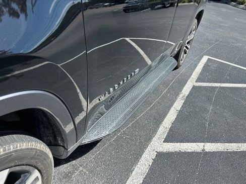 Used 2022 Jeep Wagoneer Series I AWD/4WD image 4