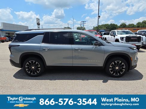 New 2026 Chevrolet Traverse LT w/ Sun and Wheel Package FWD image 9
