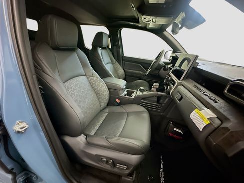 Used 2026 Toyota Tacoma Limited AWD/4WD image 33