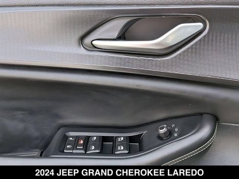 Used 2024 Jeep Grand Cherokee Laredo AWD/4WD image 21