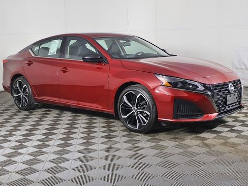 Used 2024 Nissan Altima 2.5 SR image 45