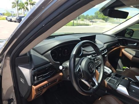 Used 2022 Acura MDX SH-AWD w/ Advance Package image 9