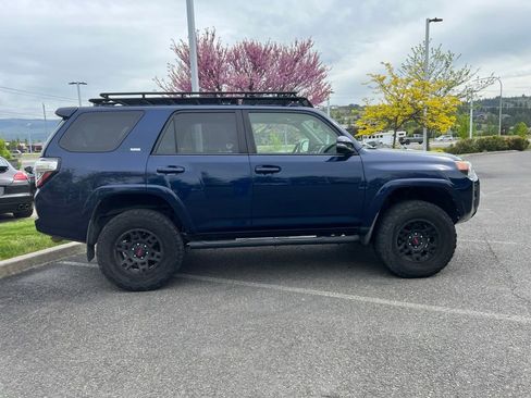 Used 2018 Toyota 4Runner SR5 Premium AWD/4WD image 9