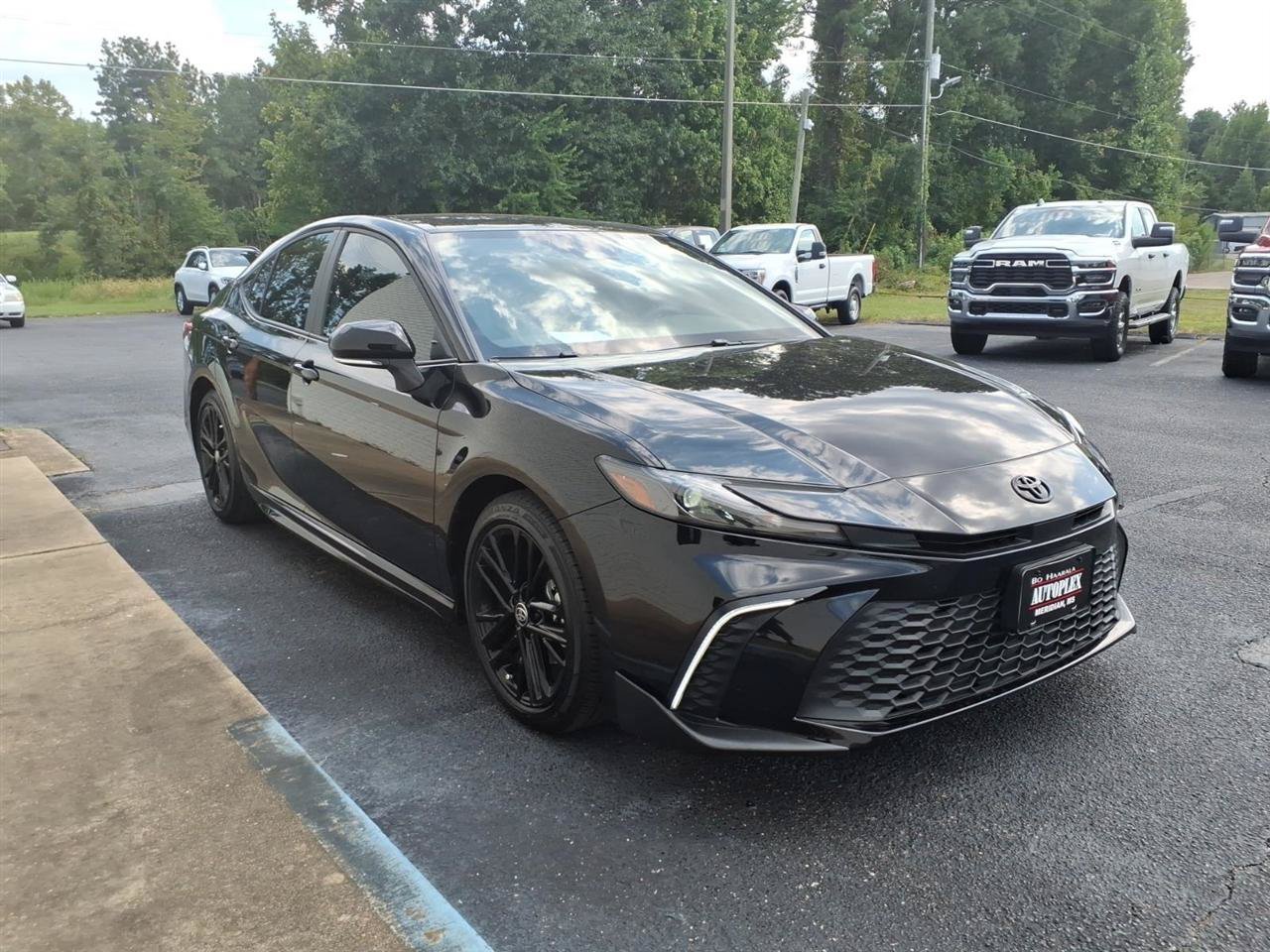 Used 2026 Toyota Camry SE w/ Convenience Package FWD image 3