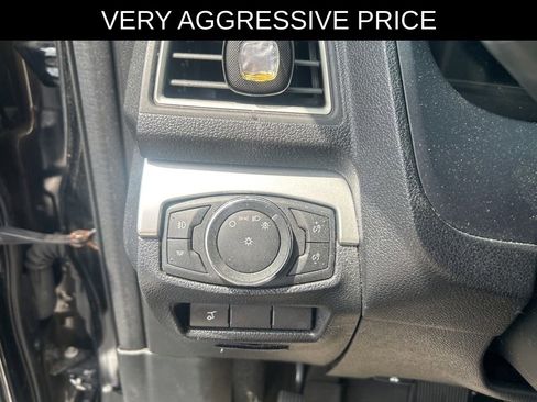 Used 2017 Ford Explorer XLT w/ Equipment Group 202A AWD/4WD image 16