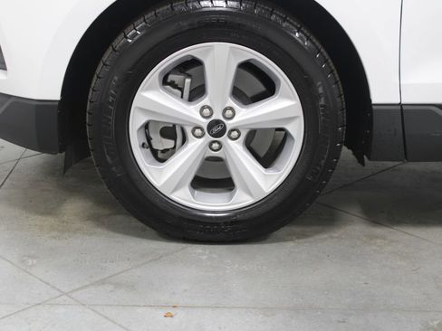 Used 2024 Ford Edge SE image 17