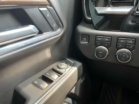 Used 2025 Chevrolet Silverado 1500 LT Trail Boss w/ LT Trail Boss Premium Package AWD/4WD image 12
