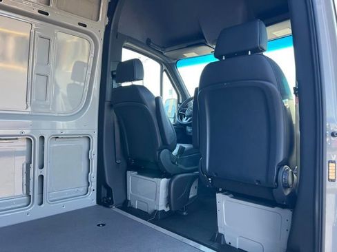 Used 2022 Mercedes-Benz Sprinter 3500 image 11