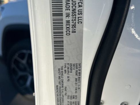 Used 2025 Jeep Compass Limited AWD/4WD image 3