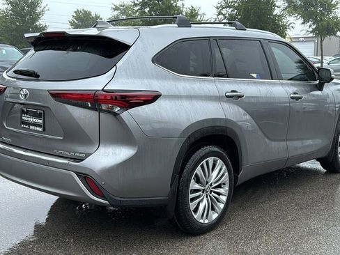 New 2026 Toyota Highlander Platinum AWD/4WD image 9