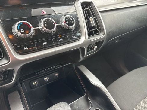 Used 2023 Kia Sorento LX image 23