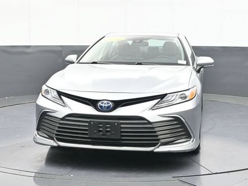 Used 2024 Toyota Camry XLE FWD image 2
