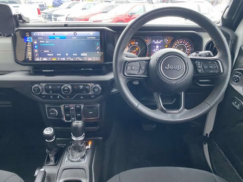 Used 2024 Jeep Wrangler Unlimited Sport AWD/4WD image 10