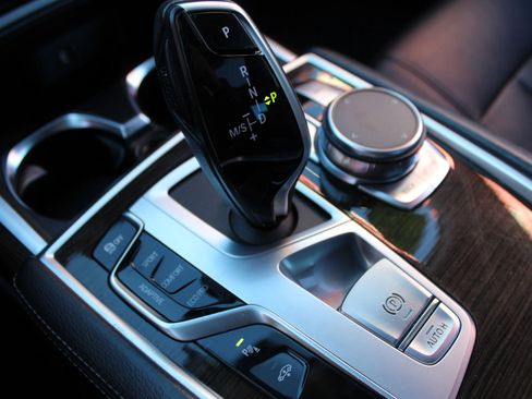 Used 2019 BMW 740i w/ Cold Weather Package RWD image 6