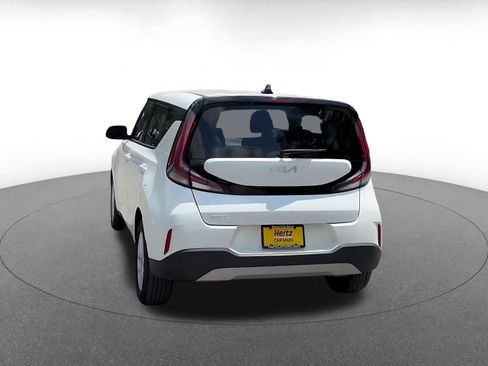 Used 2025 Kia Soul LX w/ LX Technology Package FWD image 11