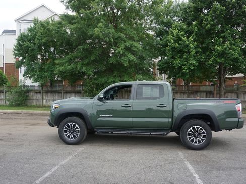Used 2022 Toyota Tacoma TRD Sport w/ Technology Package AWD/4WD image 5