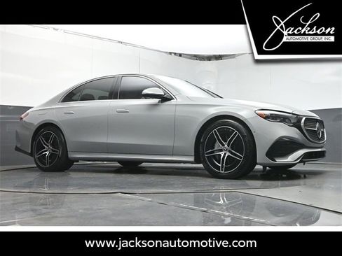 Used 2025 Mercedes-Benz E 350 Sedan image 33