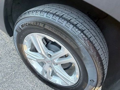 Used 2024 GMC Terrain SLE w/ Driver Convenience Package image 19