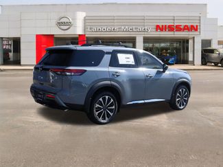 New 2026 Nissan Pathfinder Platinum w/ Cargo Package FWD video 3