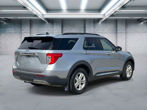 Used 2023 Ford Explorer XLT w/ Equipment Group 202A AWD/4WD image 27