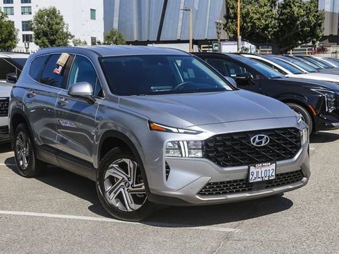 Used 2023 Hyundai Santa Fe SE image 2
