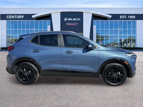 Used 2025 Buick Encore GX Sport Touring image 3