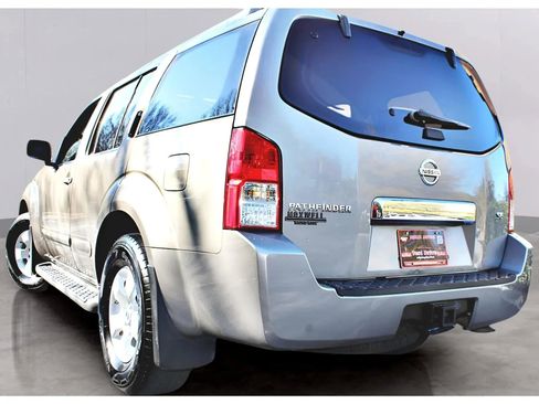 Used 2006 Nissan Pathfinder SE w/ (P01) Se Premium Pkg image 5