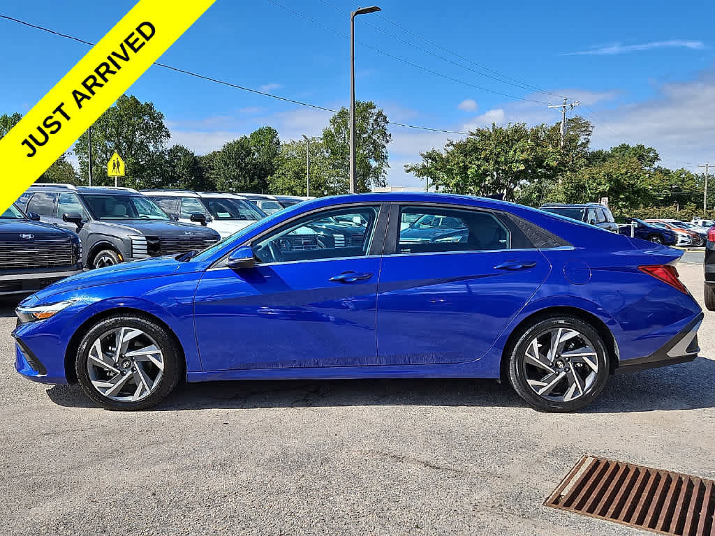 Used 2025 Hyundai Elantra Limited FWD image 7