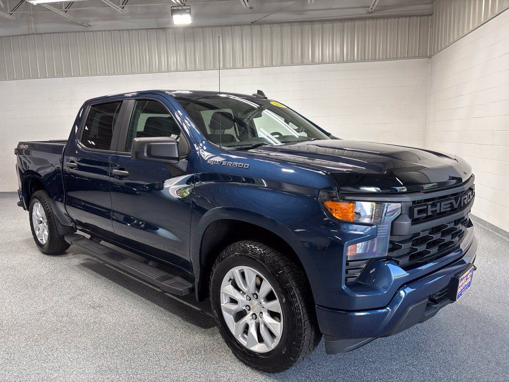 Used 2022 Chevrolet Silverado 1500 Custom AWD/4WD image 1