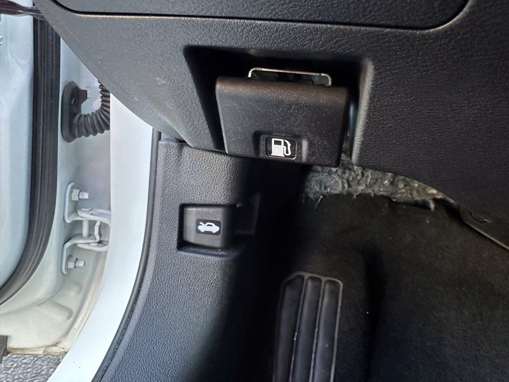 Used 2025 Nissan Altima 2.5 SV AWD/4WD image 12
