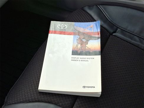 Used 2013 Toyota Camry LE image 28