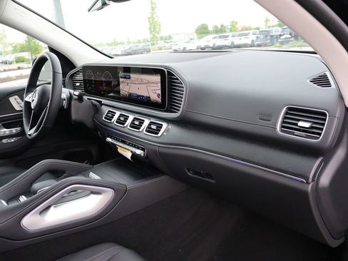 New 2026 Mercedes-Benz GLS 450 4MATIC image 9