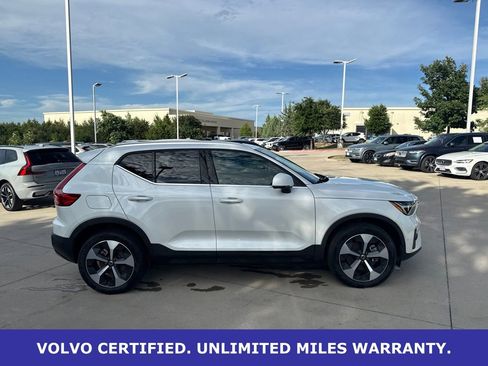 Used 2025 Volvo XC40 B5 Plus AWD/4WD image 3