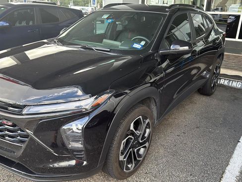 Used 2024 Chevrolet Trax RS FWD image 3