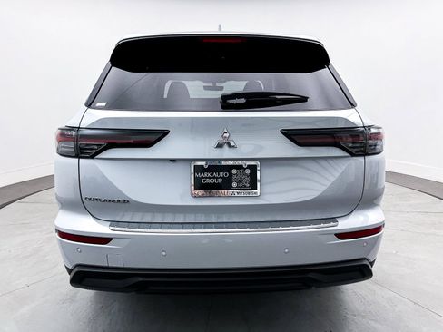 New 2025 Mitsubishi Outlander ES image 6