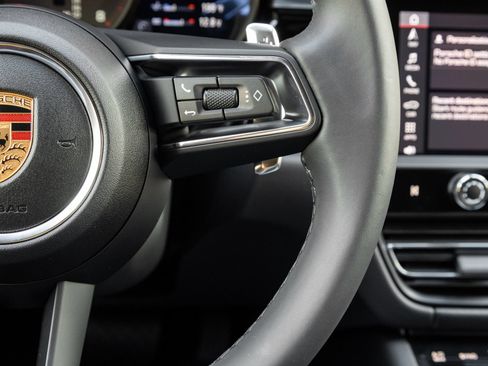 Certified 2026 Porsche Macan AWD/4WD image 16