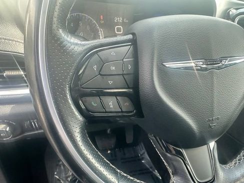 Used 2018 Chrysler Pacifica Limited w/ Advanced Safetytec Group FWD image 29