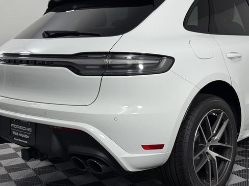 Certified 2026 Porsche Macan AWD/4WD image 13